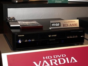 Toshibalta HD DVD -tallennin 600 gigatavun kiintolevyll�